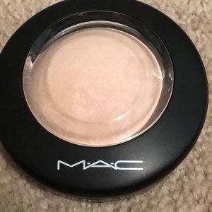 Mac warm rose mineralize skinfinish